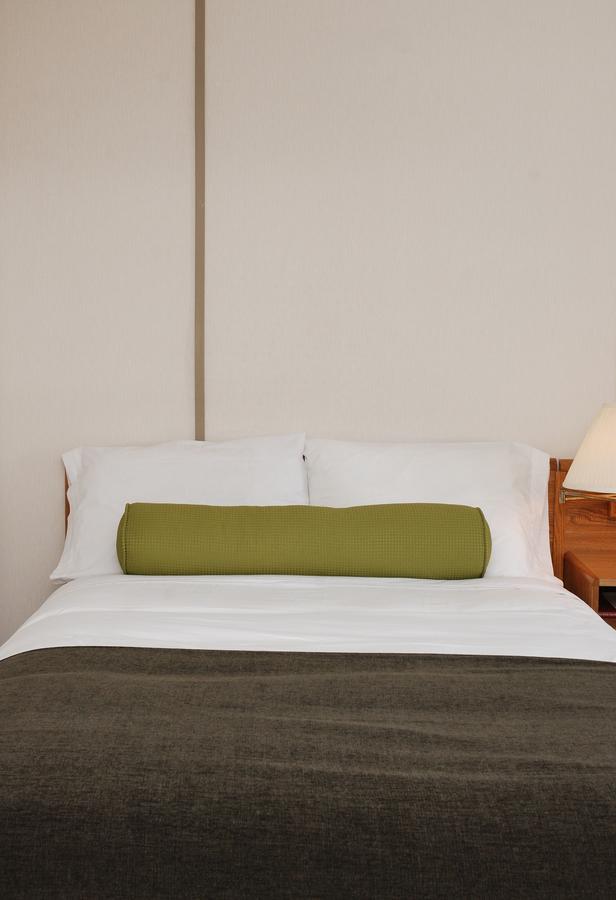 Triple J Hotel Доусон-Сіті Екстер'єр фото