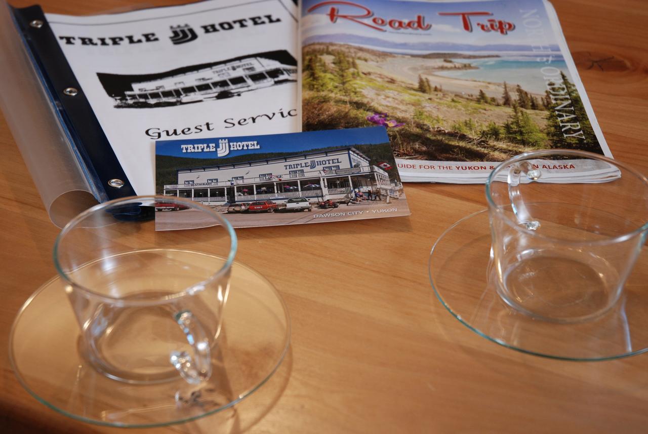 Triple J Hotel Доусон-Сіті Екстер'єр фото