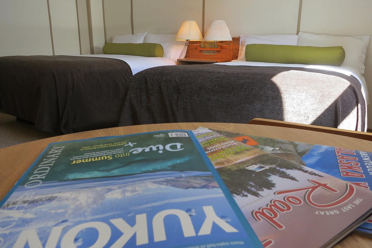 Triple J Hotel Доусон-Сіті Екстер'єр фото