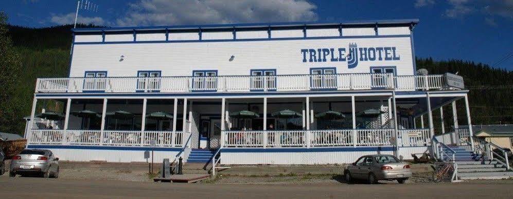 Triple J Hotel Доусон-Сіті Екстер'єр фото